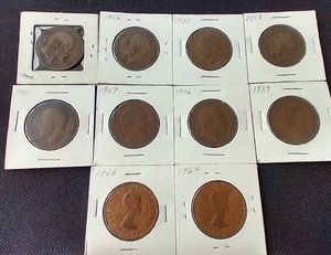 lot 32 image: (10) Vintage British Pennies