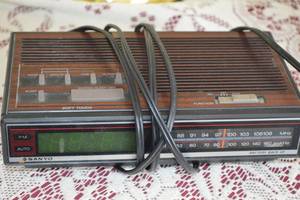 4 - Sanyo 1987 Vintage Radio Alarm Clock
