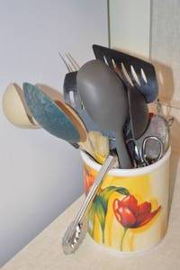 7 - Assorted Kitchen Utensils