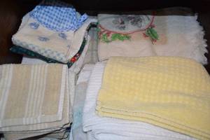 7 - Assorted Kitchen Rags, Washcloths, Oven Mitts, Etc.