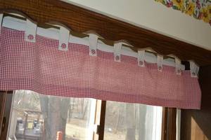 7 - Red and White Checker Drape Set