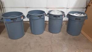 (4) Gray Round Brute Rubbermaid 32-Gallon Containers.