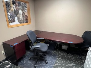 Florense Executive Desk with 2 chairs and chair mat. See pics for measurements