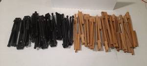 (26) Tabletop Easels