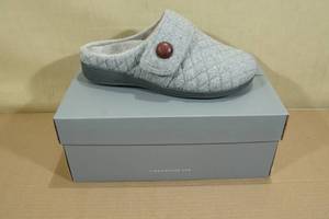 Vionic Womens Carlin Flannel Slippers -Size 7, Gray