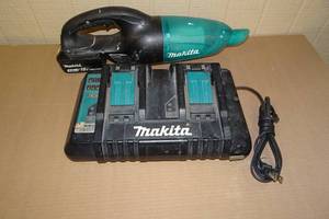 Makita Work Shop Vacuum with Battery Charger