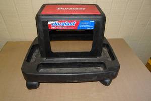 Duralast 350lb Capacity Injection Rolling Work Seat