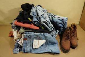 Large Assortment of Womens Clothing -American Eagle, GOGO