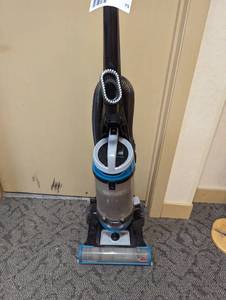 Bissell Cleanview Swivel rewind pet vacuum with triple action brush