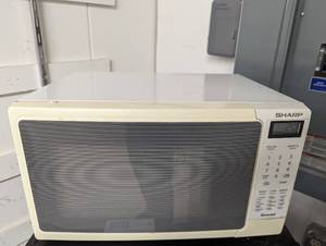Sharp digital carousel microwave