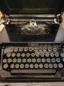 lot 38 image: Vintage Corona Standard Portable Typewriter with Case
