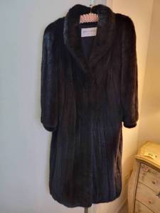lot 49 image: Elegant Full-Length Fur Coat by Ribnick Furs Minneapolis