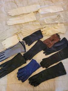lot 110 image: Assorted Vintage Style Gloves Collection