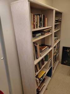 lot 96 image: White Painted Wooden Bookshelf with Five Shelves
