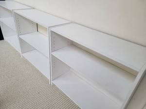 lot 116 image: Modern White Modular Shelving Units