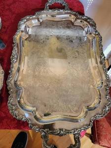lot 119 image: Vintage Silver-Plated Serving Ware Collection