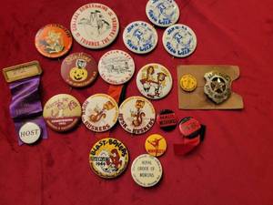 lot 127 image: Vintage Collectible Pinback Buttons and Badges