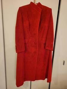 lot 128 image: Vintage Red Winter Coat and Accessories Bundle