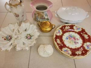 lot 132 image: Vintage Porcelain Tableware and Decor Lot
