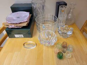 lot 133 image: Assorted Crystal Glassware and Decorative Table Lamp