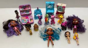 lot 2 image: Vintage Hairdorables, Polly Pocket & More