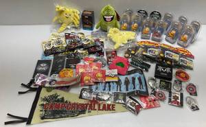lot 14 image: Flea Marketers Lot