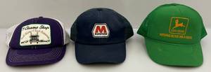 lot 147 image: Vintage Snapback Hats Including John Deere & More
