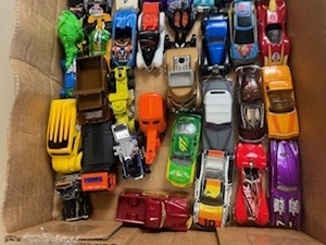 lot 24 image: Hotwheels, Matchbox and more 45
