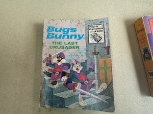 lot 29 image: Pop Figurine, Bugs Bunny Flip It Cartoon Book 1975, Bat Man Flip It Cartoon Book 1969