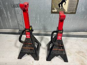 lot 55 image: Pair of Team Mechanics Two-Ton Jack Stands