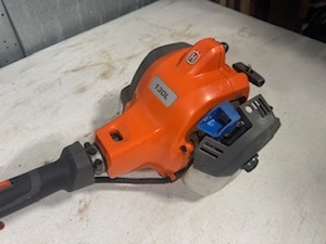 lot 61 image: Husqvarna 1301L Weed Wacker