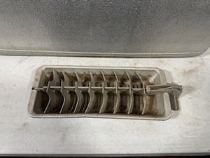 lot 65 image: Vintage Cronstroms Cooler and Ice Tray