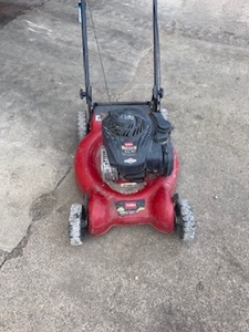 lot 7 image: Toro Lawn Mower
