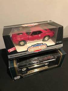LOT OF 2 TOTAL 118 SCALE DIE-CAST CARS NEW IN BOX
