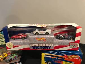 LOT OF 3 CARS NEW IN BOX - HOTWHEELS - SEALED