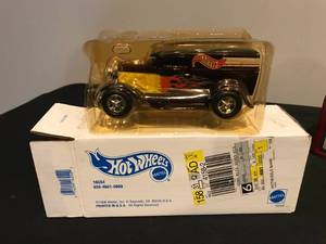 LOT OF 2 COLLECTIBLE CARS - NEW IN BOX - HOTWHEELS - ERTL