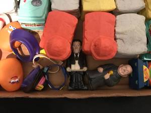 MASSIVE LOT OF VINTAGE MCDONALDS KIDS HAPPPY MEAL TOYS - FLINSTONES - MC-NUGGETS -- MORE