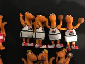 LOT OF 14 CRAFT MAC AND CHEESE DINOSAUR MAIL IN TOYS - LOOK - USA BASKETBALL - CRAFT CHEESEASAURUS REX