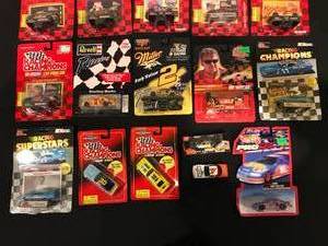 LOT OF 15 NEW IN PACKAGE DIE CAST CARS - LOOK