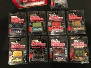 LOT OF 10 NEW IN PACKAGE DIE CAST CARS -  1 - 125 SCALE DIECAST CAR -  LOOK