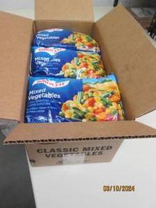 case of 12 bags of birds eye classic mixed vegetabes frozen
