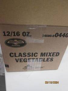 case of 12 bags of birds eye classic mixed vegetabes frozen