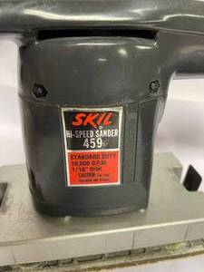 lot 110 image: Two Electric Sanders Skil Model 459 and Power Kraft Model TSX-8558