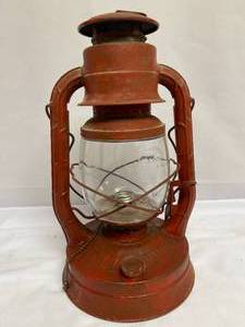 lot 124 image: Vintage Dietz Curved Globe Lantern Number 7
