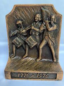 lot 132 image: Pair of Vintage Baker Manufacturing Company Bicentennial Metal Book Ends