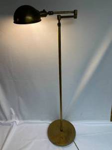 lot 150 image: Vintage Brass Floor Lamp
