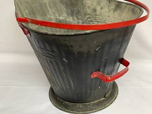 lot 154 image: Vintage Metal Reeves Coal Bucket