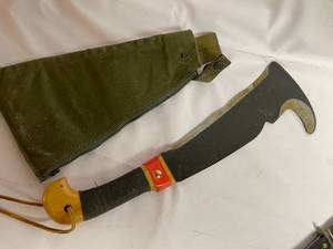 lot 165 image: Vintage Knives with Sheaths