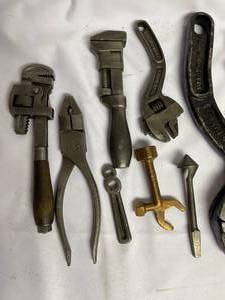 lot 171 image: Assorted Vintage Wrenches