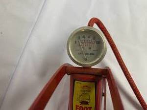 lot 184 image: Tire Pump with Air Gauge